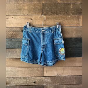 Vintage 90s Looney Tunes Tweety World Traveler Denim Cargo Shorts Women’s 3/4